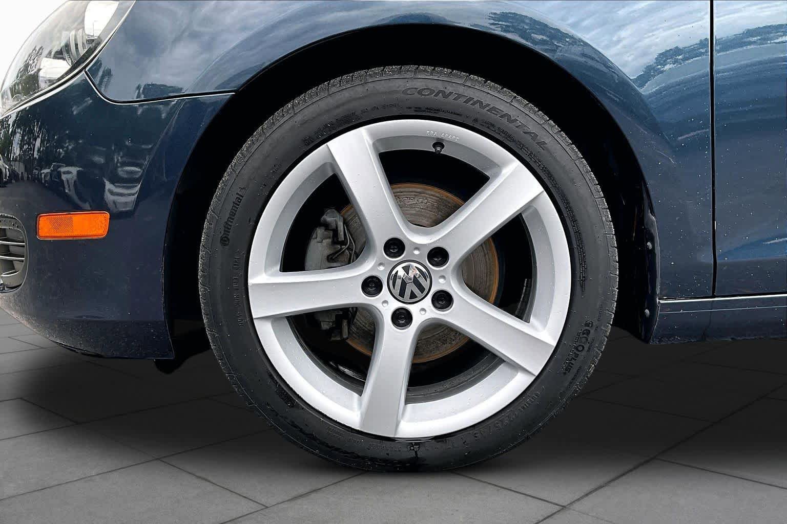 Used 2012 Volkswagen Golf 4-Door FWD image 11