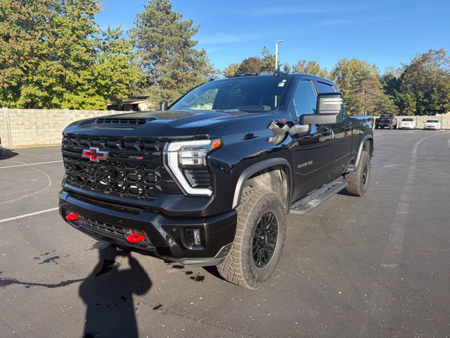 Used 2025 Chevrolet Silverado 2500 ZR2 w/ Technology Package AWD/4WD image 2