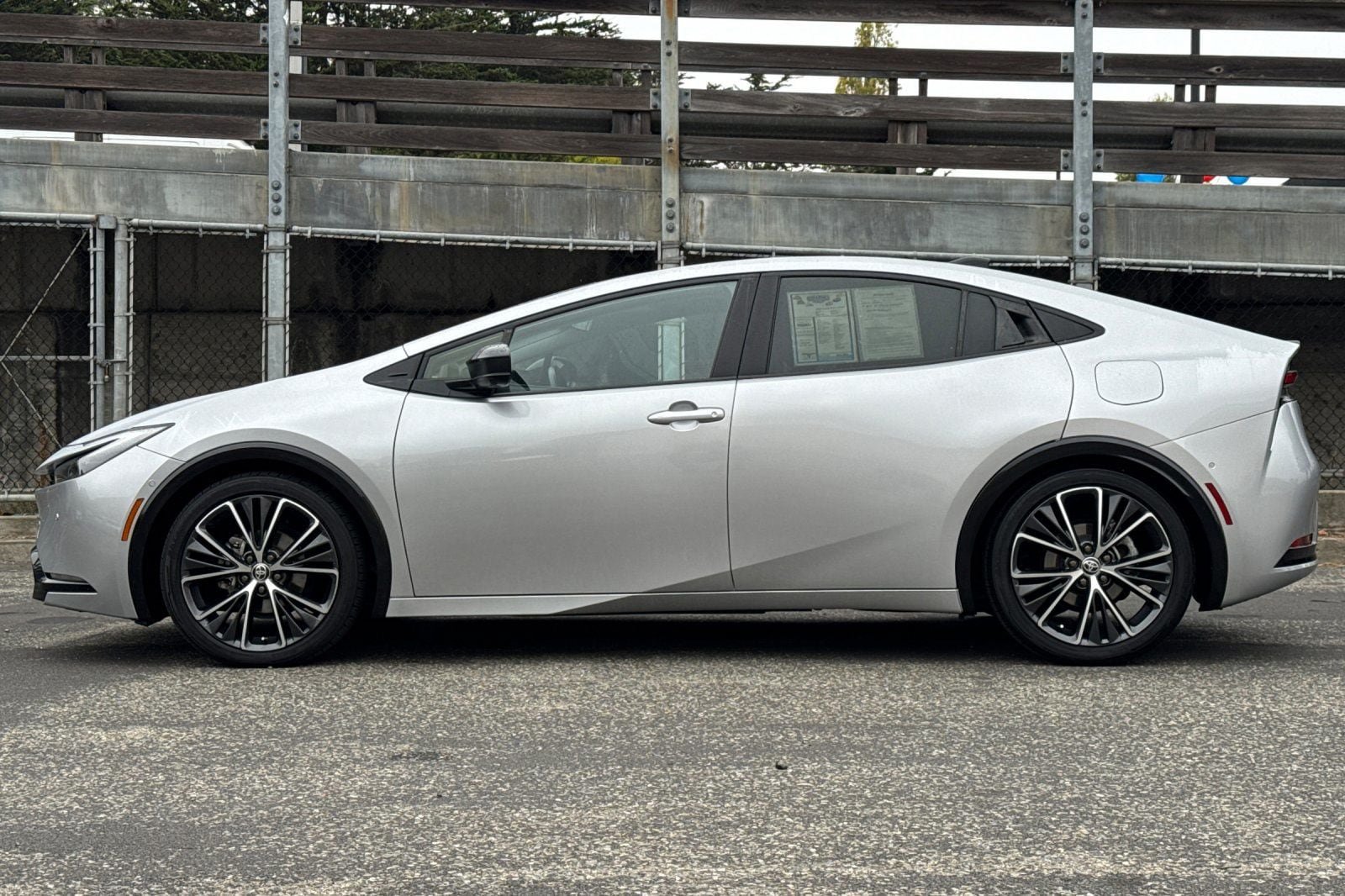 Used 2023 Toyota Prius Limited w/ Limited Premium Package FWD image 9
