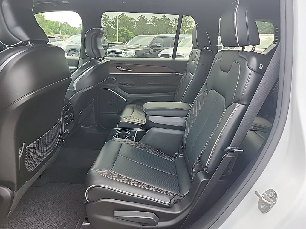 Used 2025 Jeep Grand Cherokee L Summit w/ Obsidian Package AWD/4WD image 29