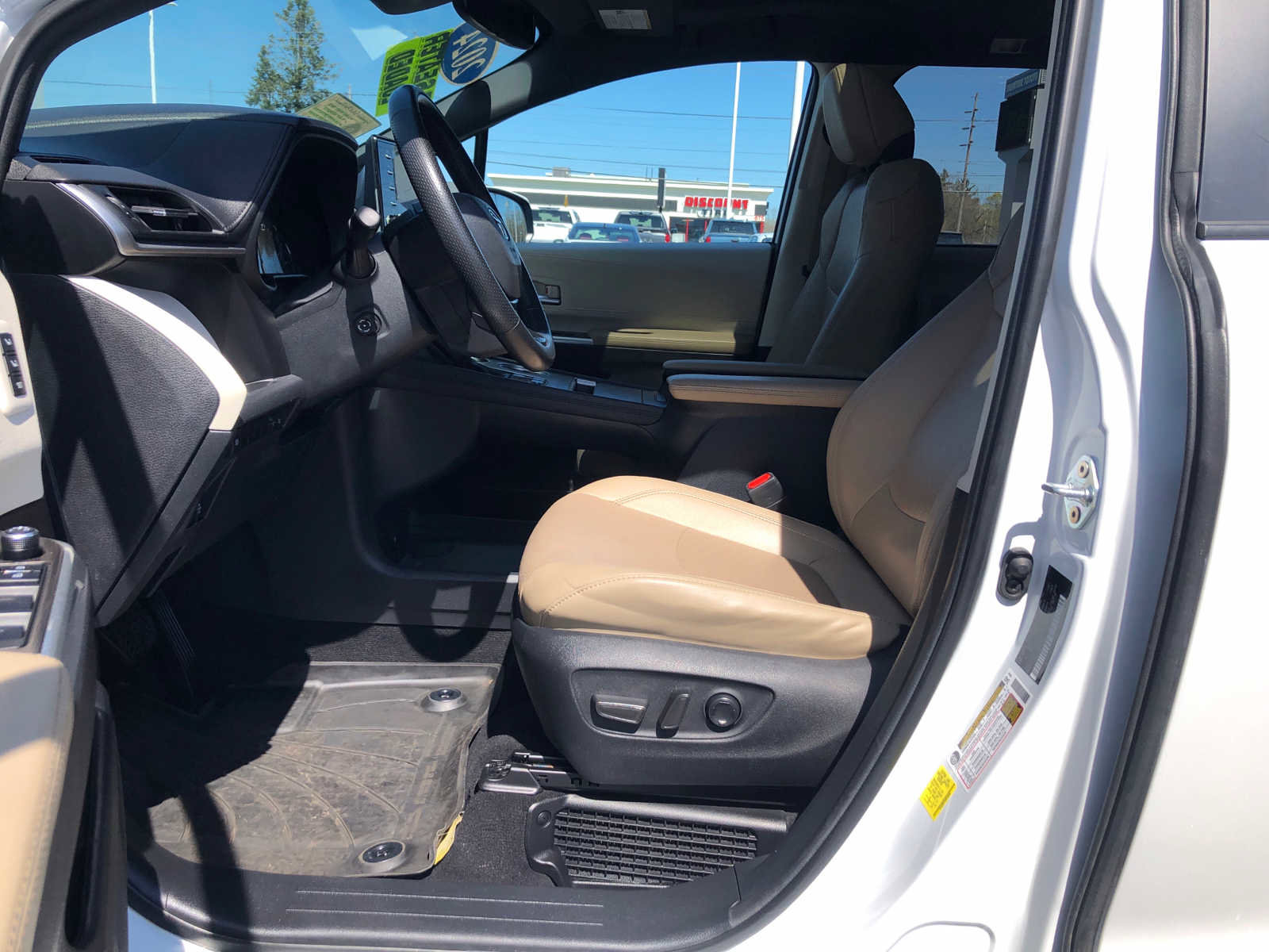 Used 2024 Toyota Sienna Limited image 20