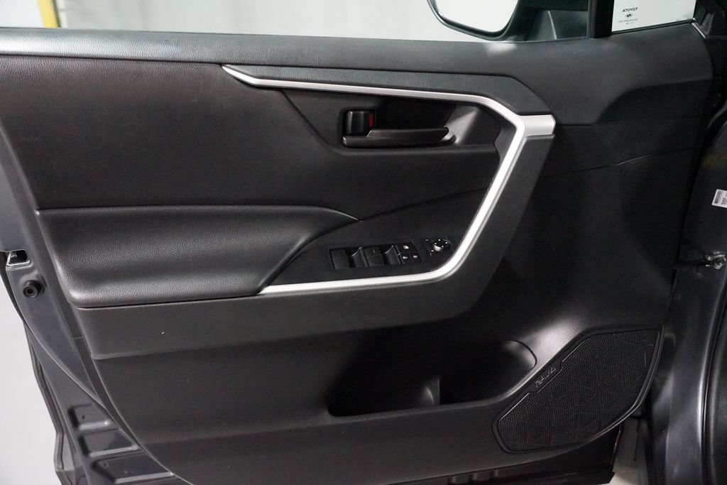 Used 2022 Toyota RAV4 LE FWD image 28