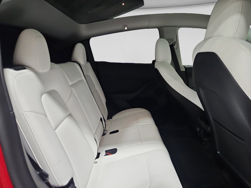 Used 2022 Tesla Model Y Long Range AWD/4WD image 23