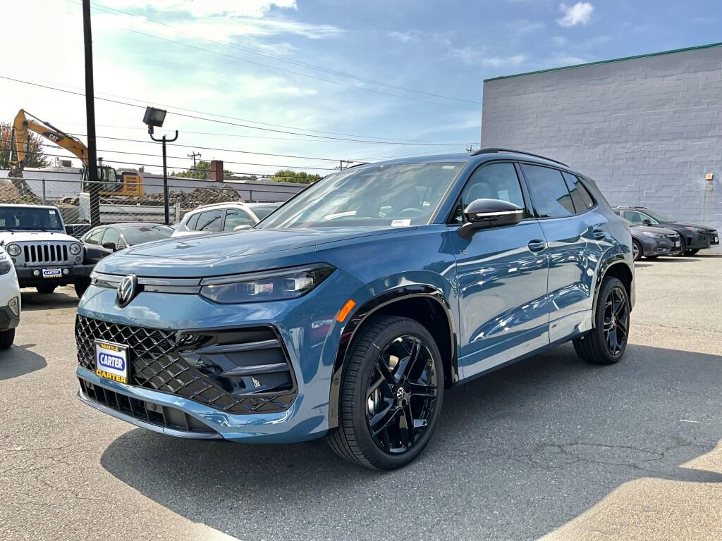 New 2025 Volkswagen Tiguan SE R-Line image 4