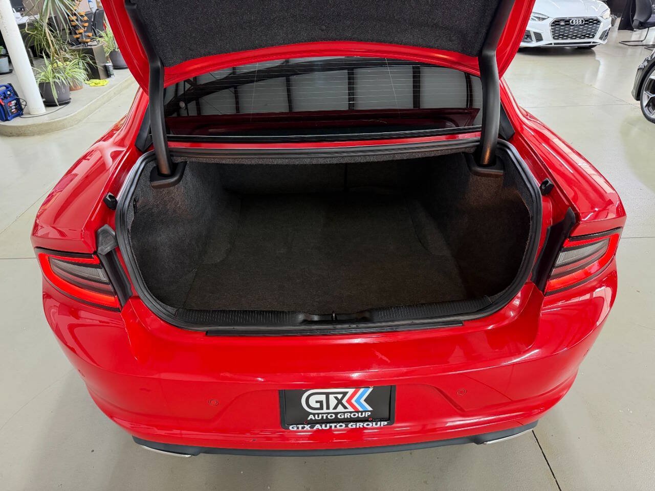 Used 2022 Dodge Charger SXT RWD image 9