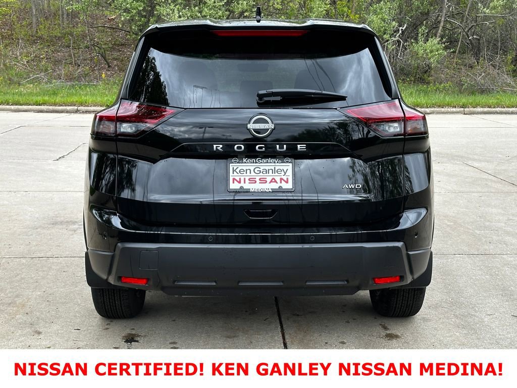 Certified 2026 Nissan Rogue SV AWD/4WD image 4