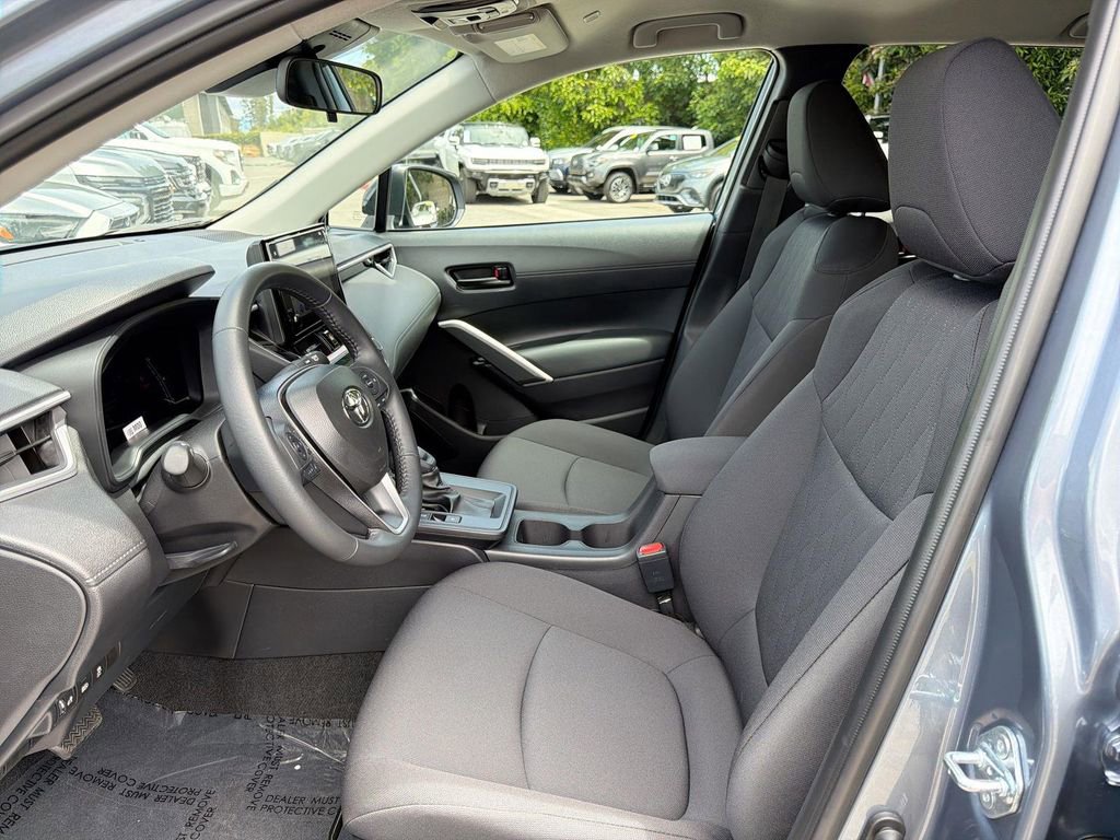 Used 2026 Toyota Corolla Cross LE FWD image 18