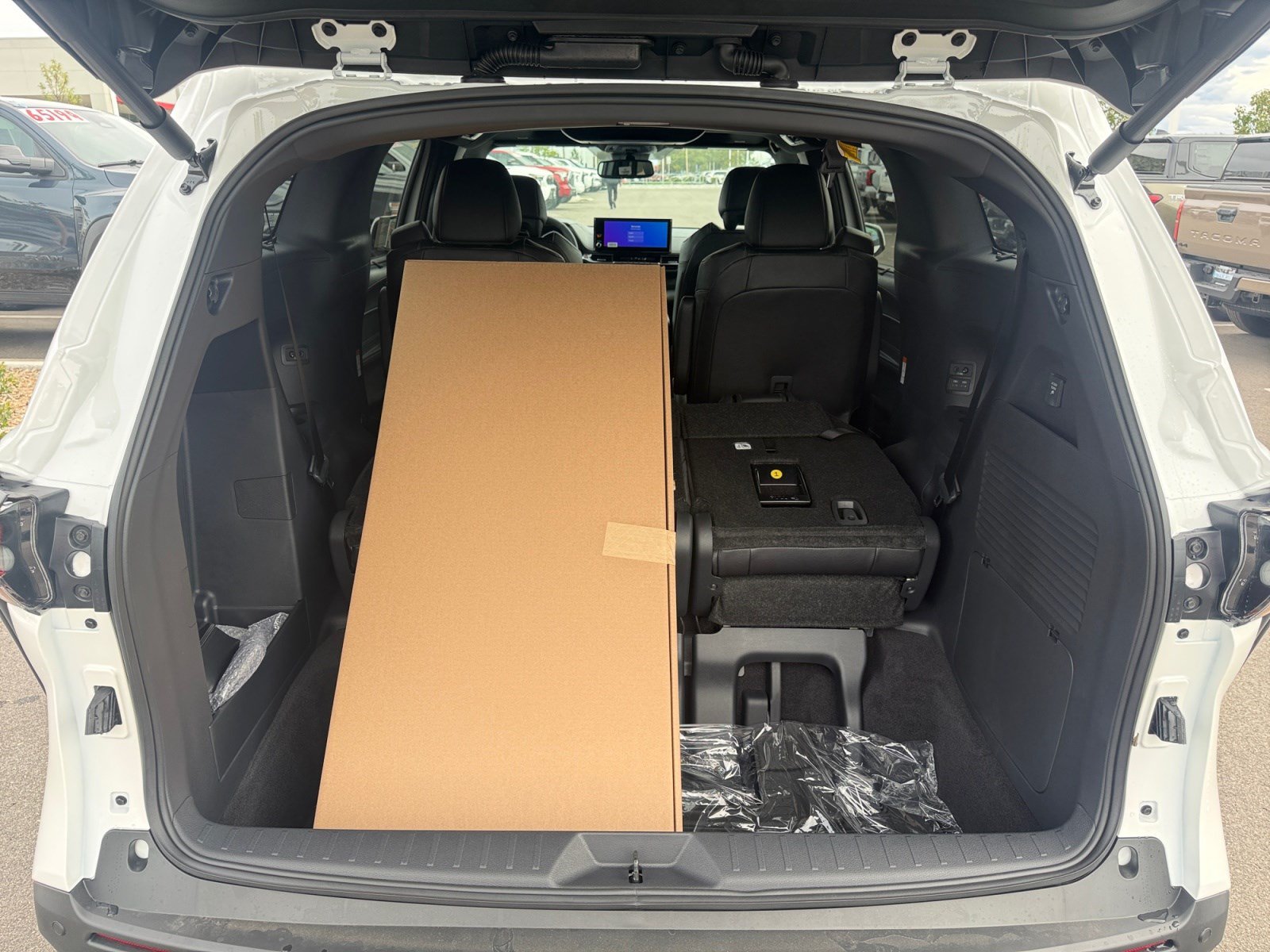 New 2026 Toyota Sienna XLE Woodland Edition AWD/4WD image 32