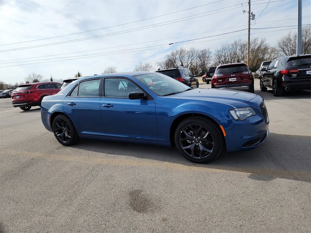 Used 2023 Chrysler 300 Touring w/ Sport Appearance Package image 19