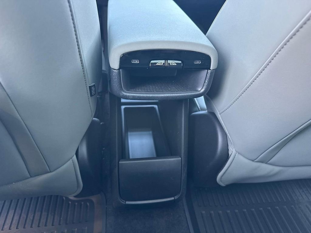 Certified 2025 Volvo EX30 Plus w/ Protection Package Premier image 10