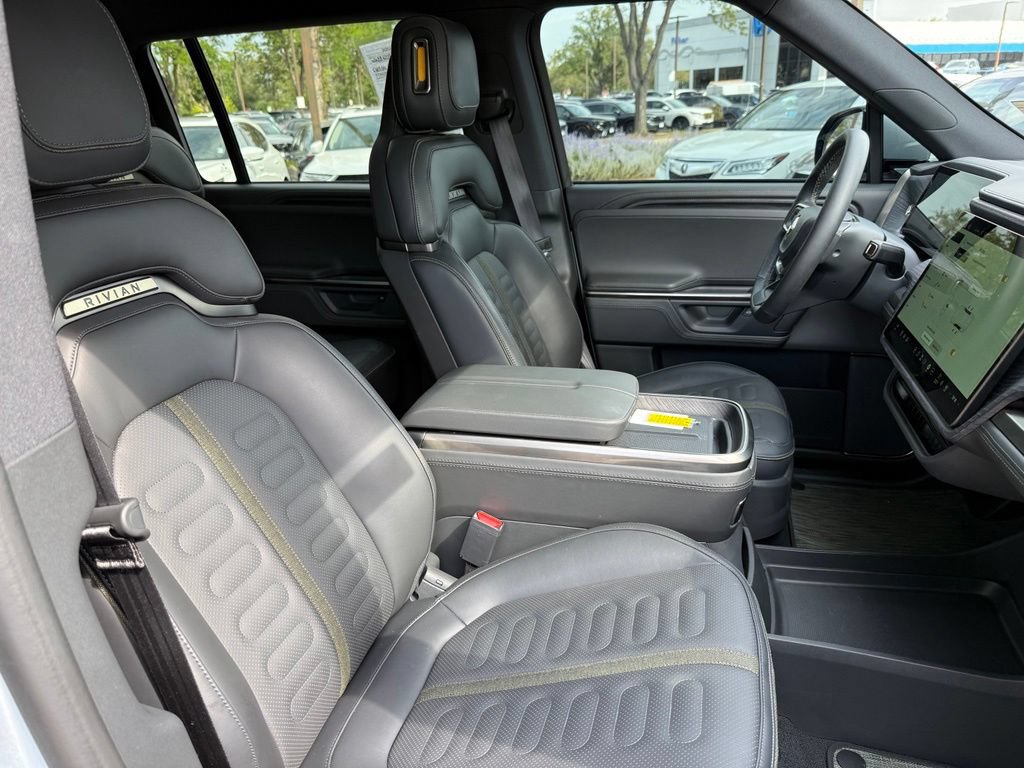 Used 2025 Rivian R1S Adventure AWD/4WD image 22