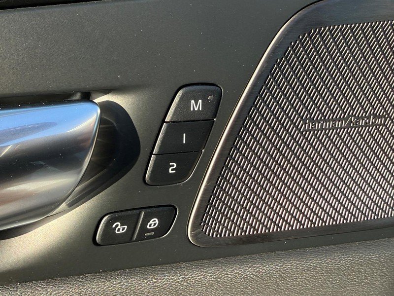 New 2026 Volvo XC60 B5 Plus w/ Climate Package image 10