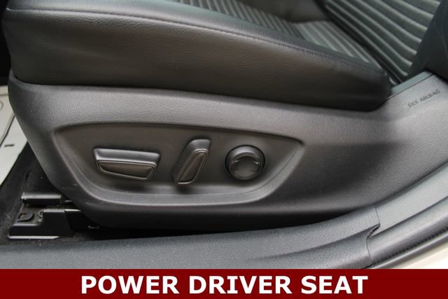 Used 2019 Toyota Camry SE w/ Sunroof Package image 3