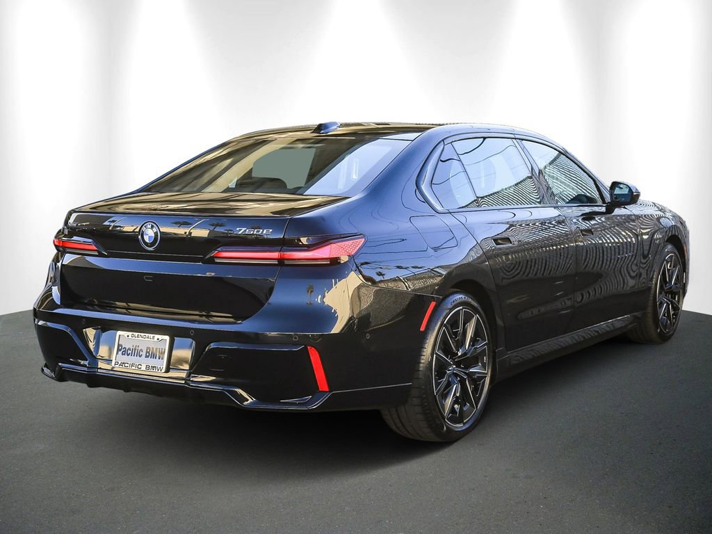 Used 2025 BMW 750e xDrive w/ Premium Package AWD/4WD image 6