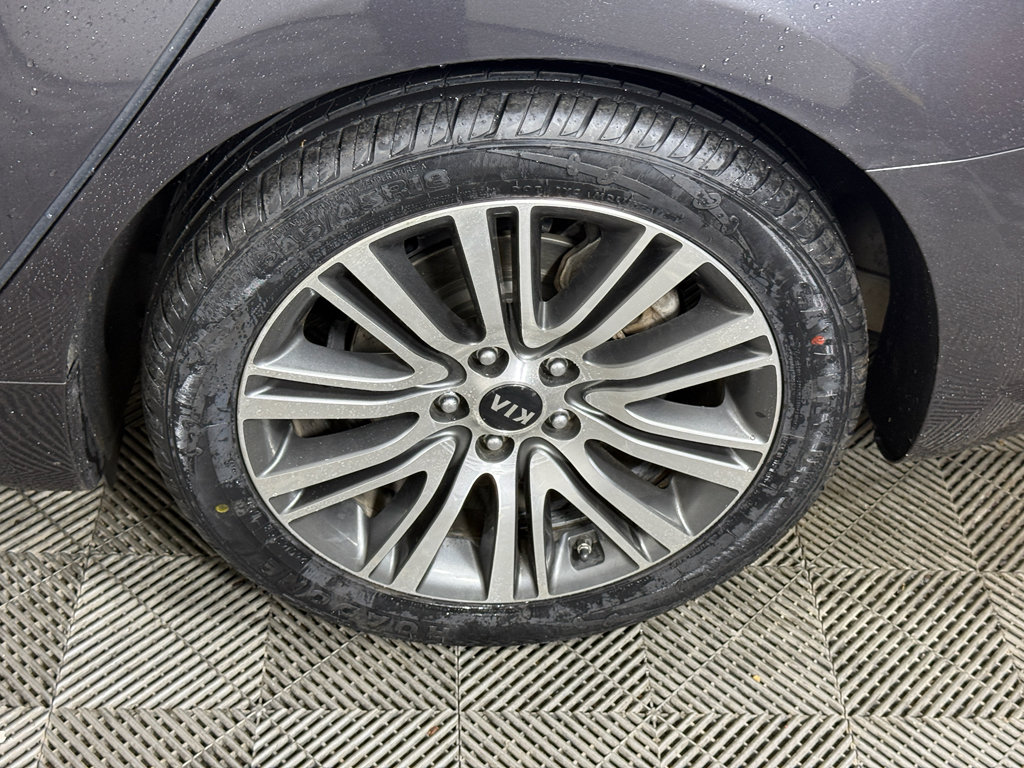 Used 2018 Kia Cadenza Technology image 6