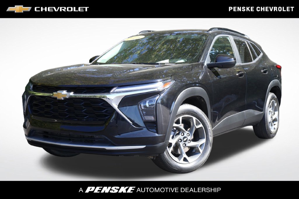 Used 2025 Chevrolet Trax LT FWD image 1