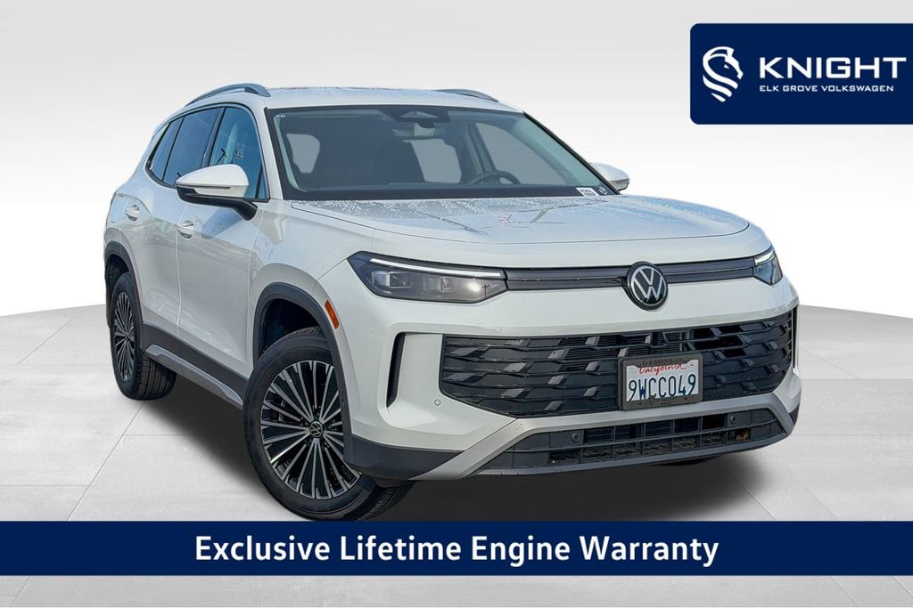 Certified 2025 Volkswagen Tiguan S w/ 18" Wheel Package image 1