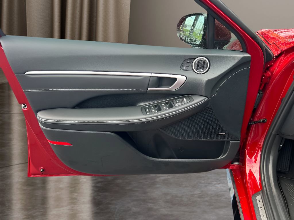 New 2025 Hyundai Sonata Limited image 16