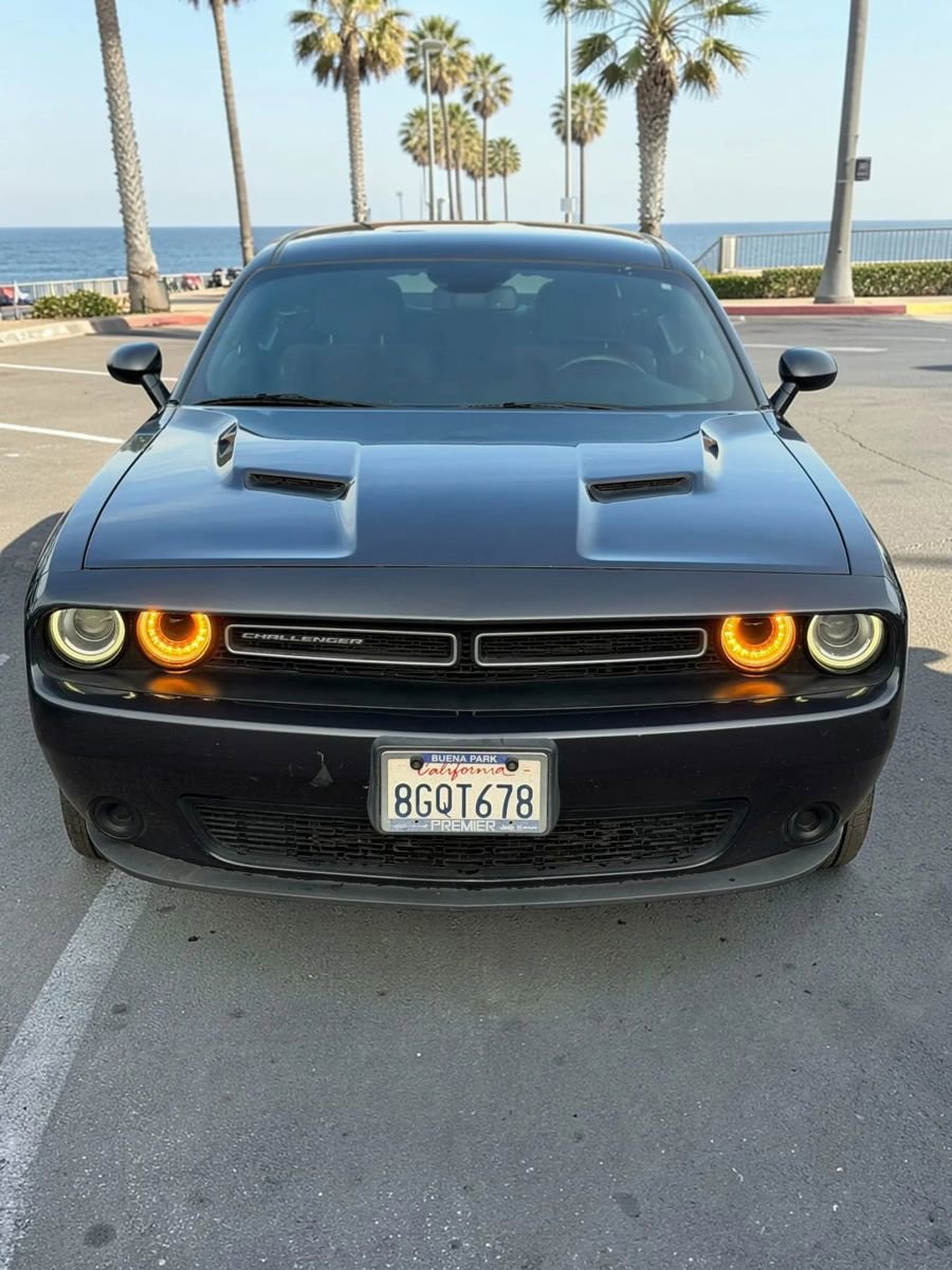 Used 2017 Dodge Challenger SXT RWD image 4