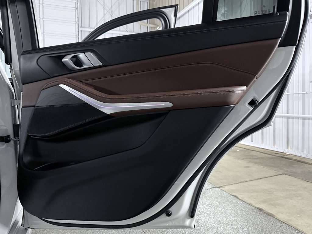 Used 2021 BMW X7 xDrive40i w/ Premium Package 2 image 29