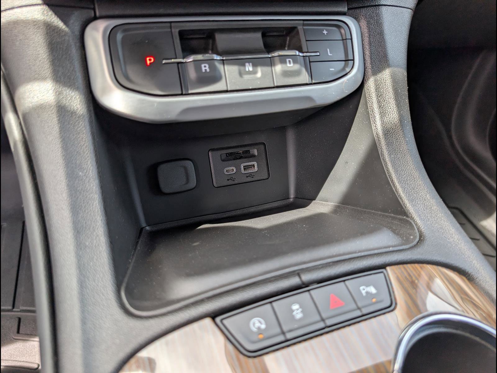 Used 2022 GMC Acadia SLE w/ Driver Convenience Package image 12