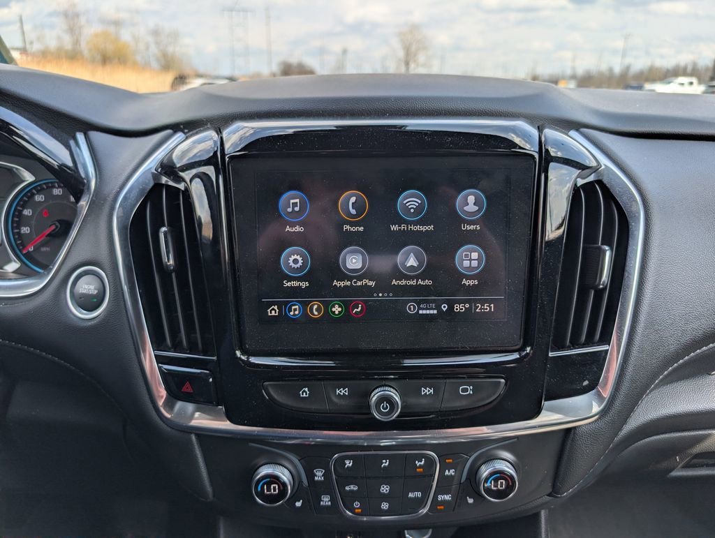 Used 2023 Chevrolet Traverse LT w/ Rear Camera Mirror Package image 16