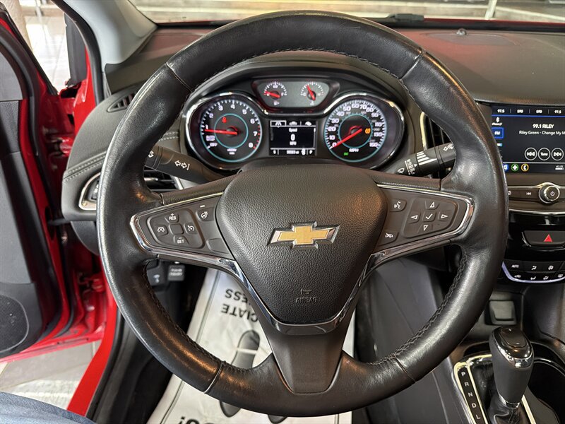 Used 2019 Chevrolet Cruze Premier FWD image 14