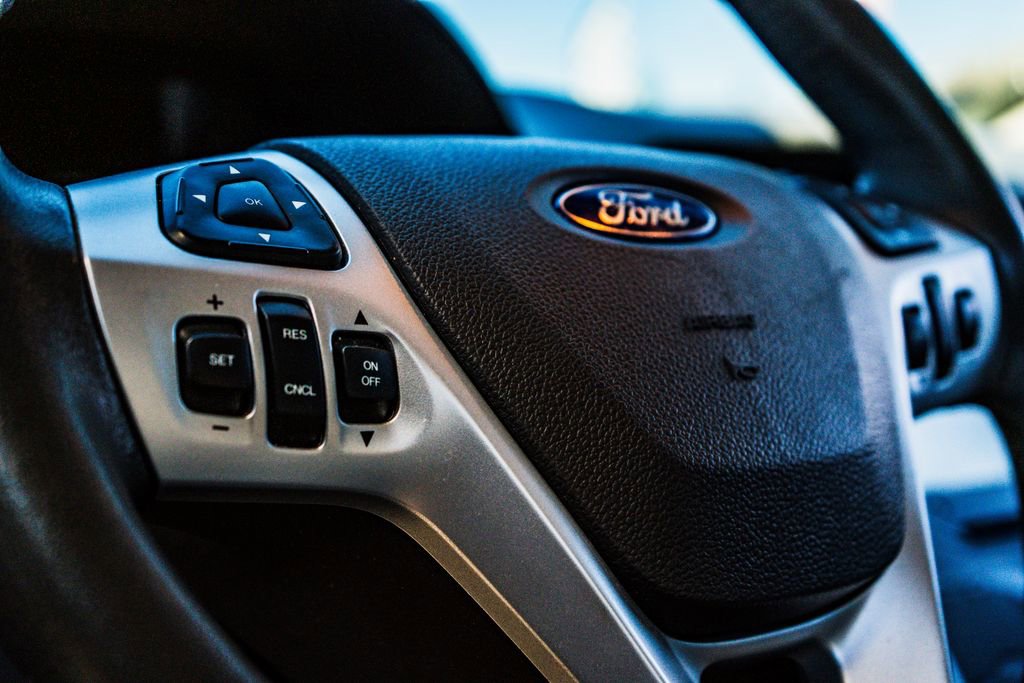 Used 2013 Ford Edge SEL FWD image 27