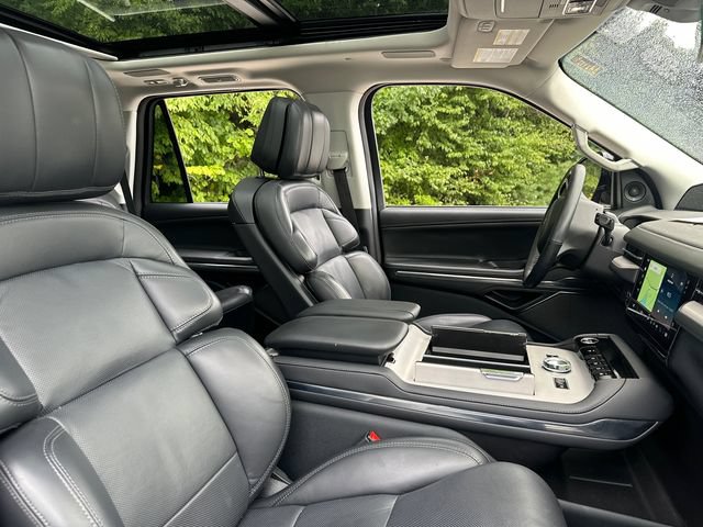 Used 2025 Lincoln Navigator Reserve AWD/4WD image 18