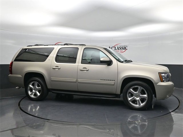 Used 2014 Chevrolet Suburban LT image 6