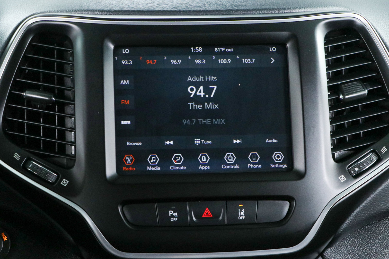 Used 2021 Jeep Cherokee Latitude Lux w/ Comfort/Convenience Group AWD/4WD image 18