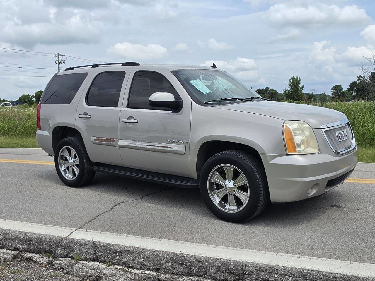 Used 2007 GMC Yukon SLE AWD/4WD image 1