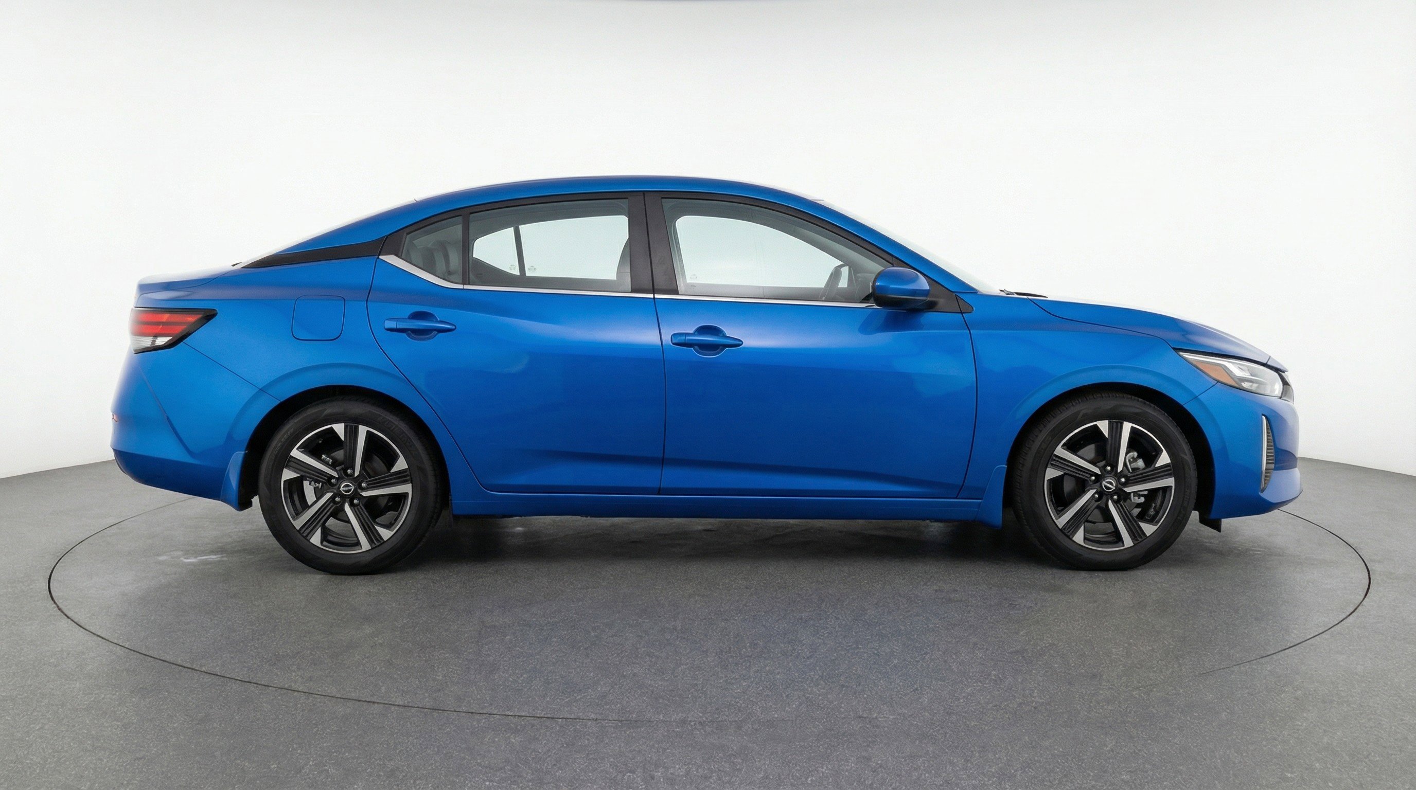 Used 2025 Nissan Sentra SV FWD image 11