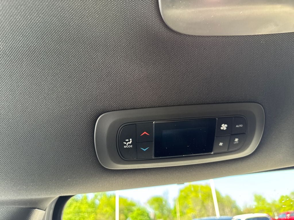 New 2027 Chrysler Pacifica Select AWD/4WD image 26
