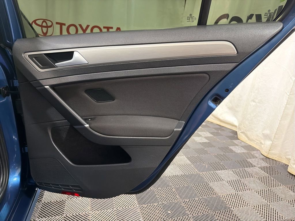Used 2016 Volkswagen Golf S FWD image 13