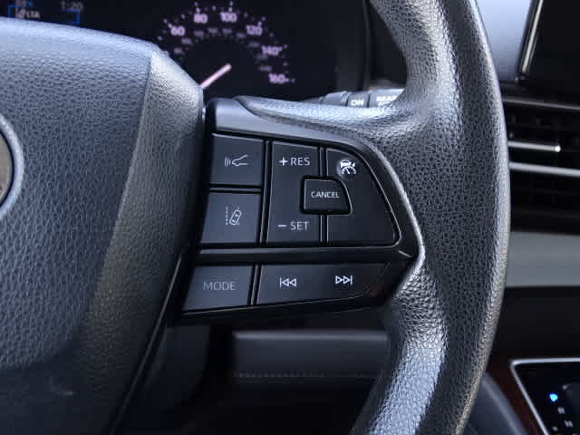 Used 2023 Toyota Sienna LE FWD image 35