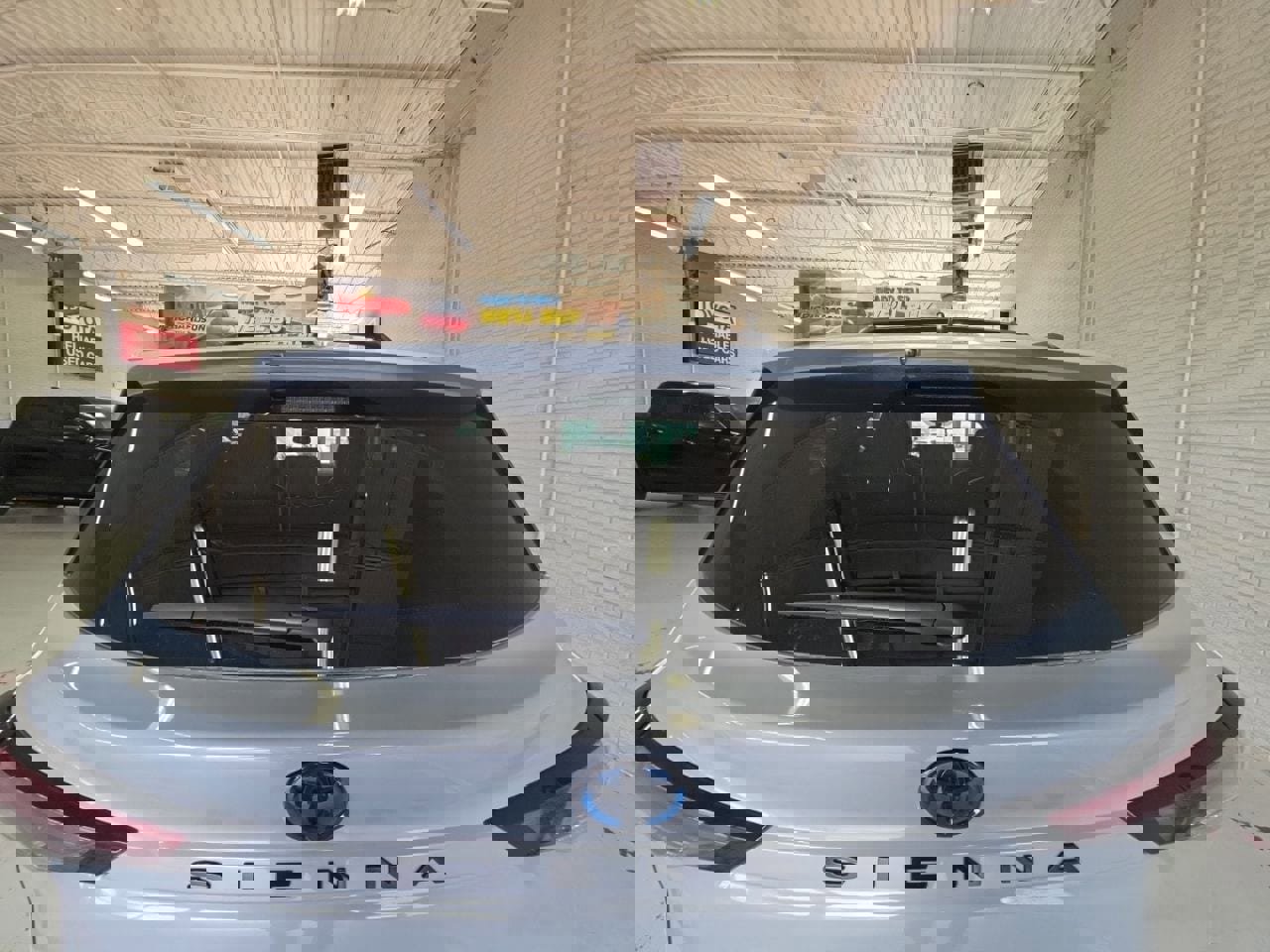 Used 2025 Toyota Sienna XLE Woodland Edition image 5