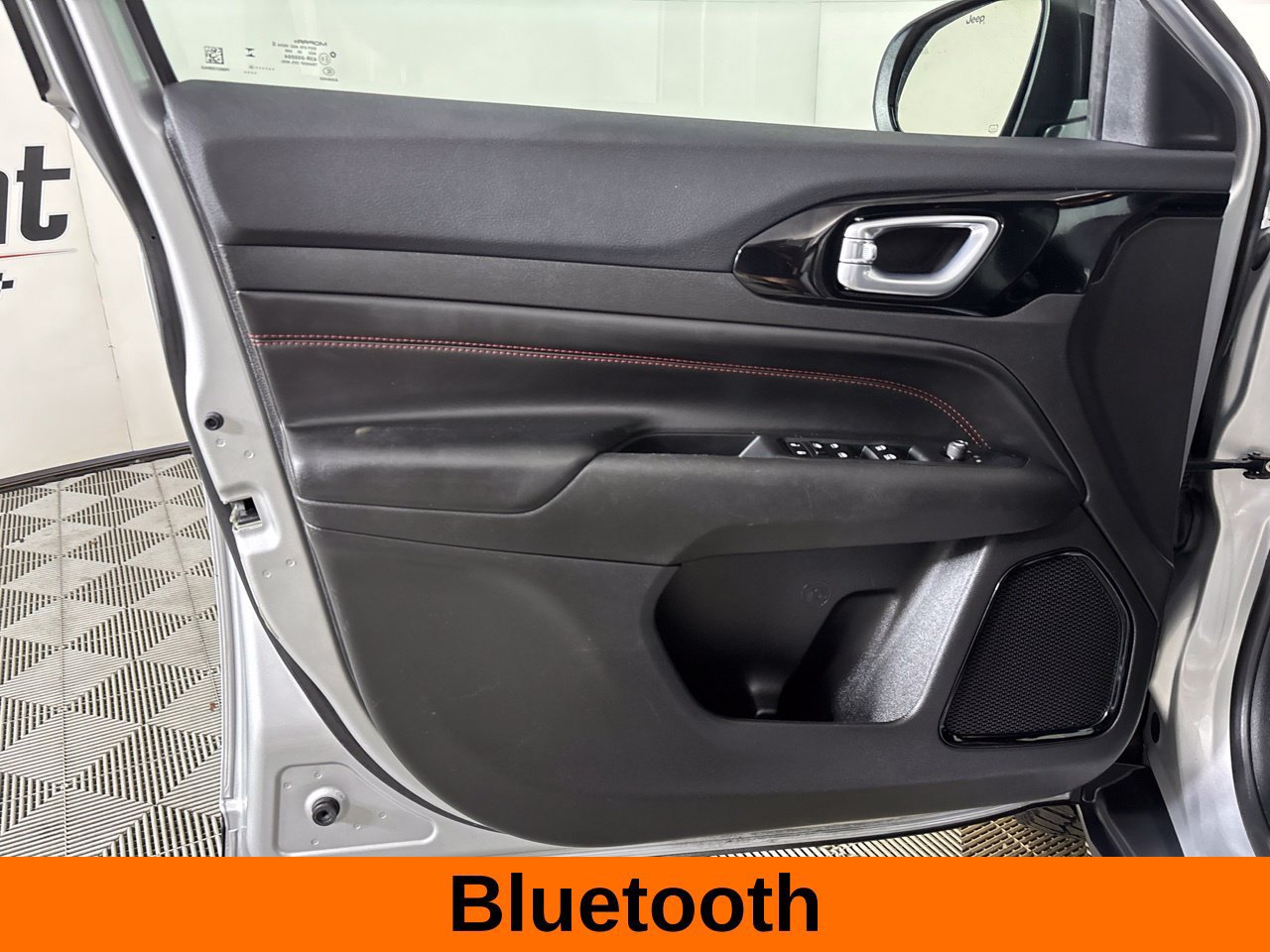 Used 2025 Jeep Compass Trailhawk AWD/4WD image 10