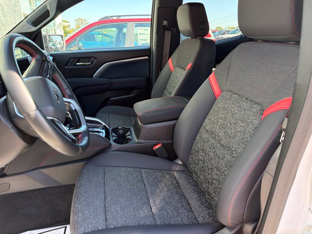 Used 2025 Chevrolet Colorado Z71 AWD/4WD image 5