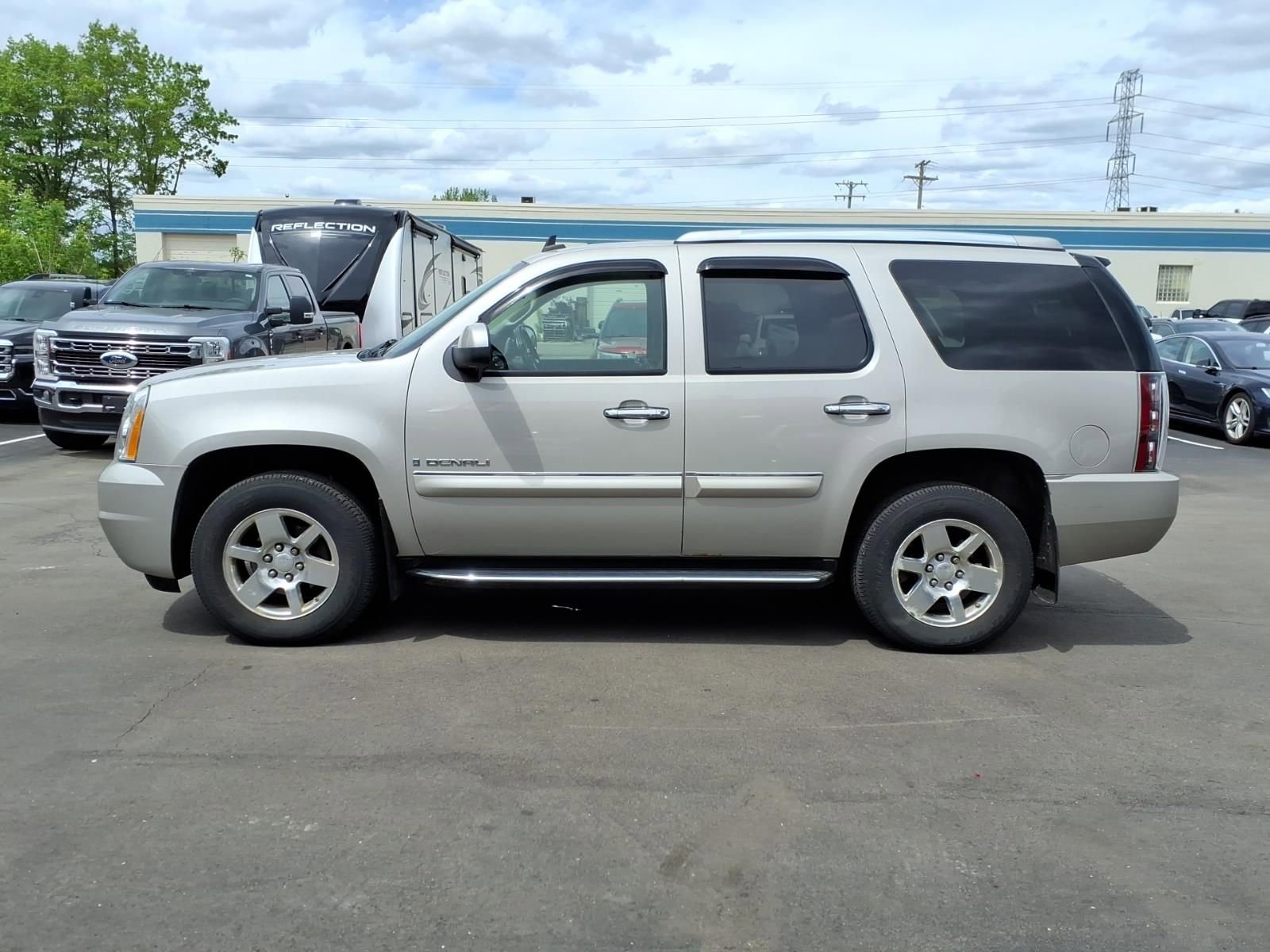 Used 2007 GMC Yukon Denali AWD/4WD image 2