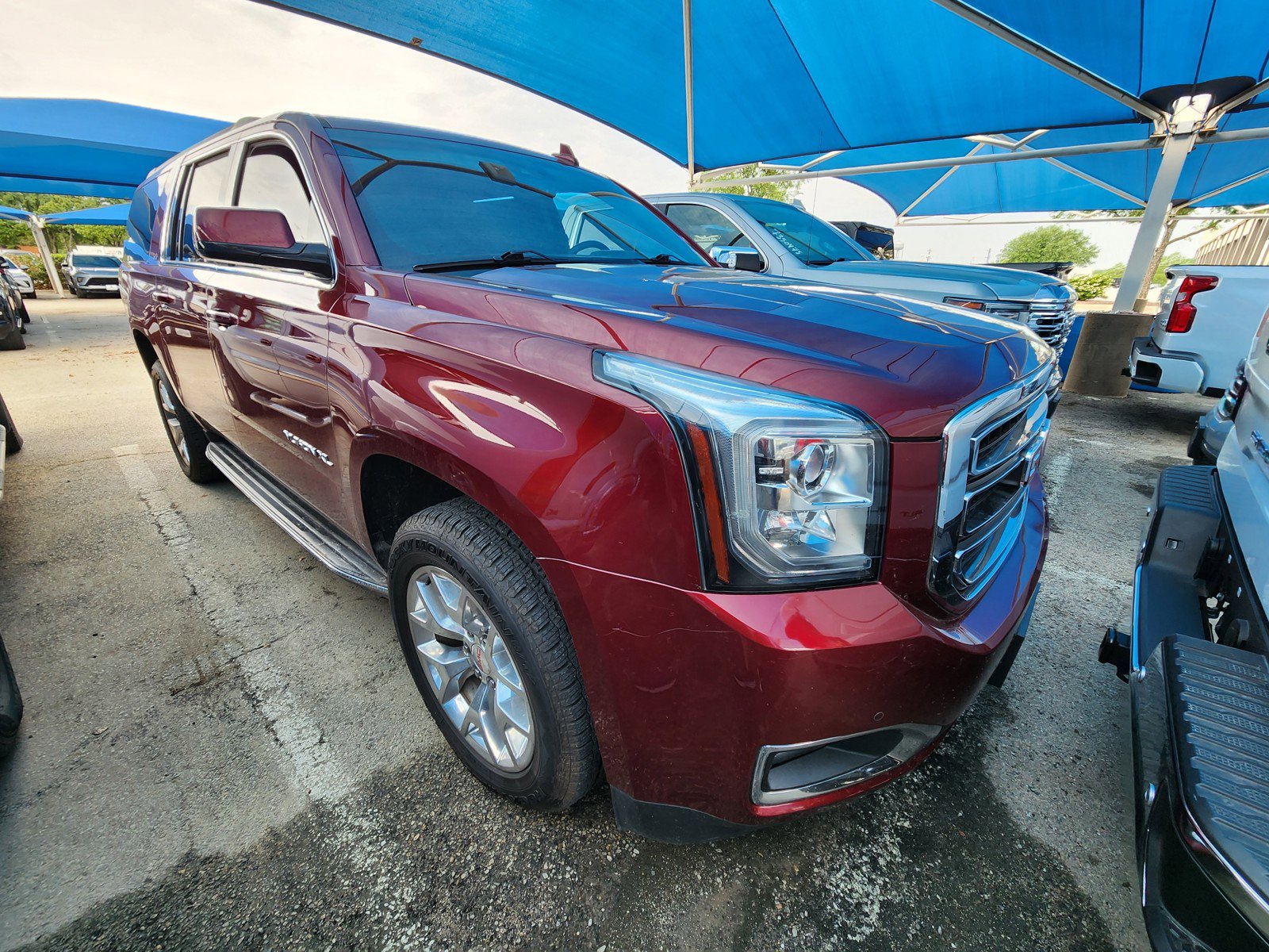 Used 2016 GMC Yukon XL SLE w/ Convenience Package image 1