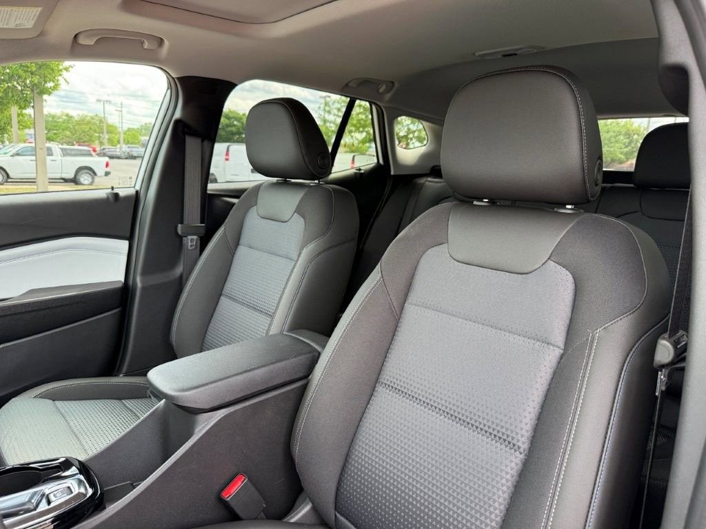 New 2026 Chevrolet Trax LT w/ Sunroof Package FWD image 12