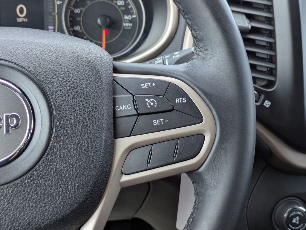 Used 2017 Jeep Cherokee Latitude w/ Comfort & Sound Group image 25