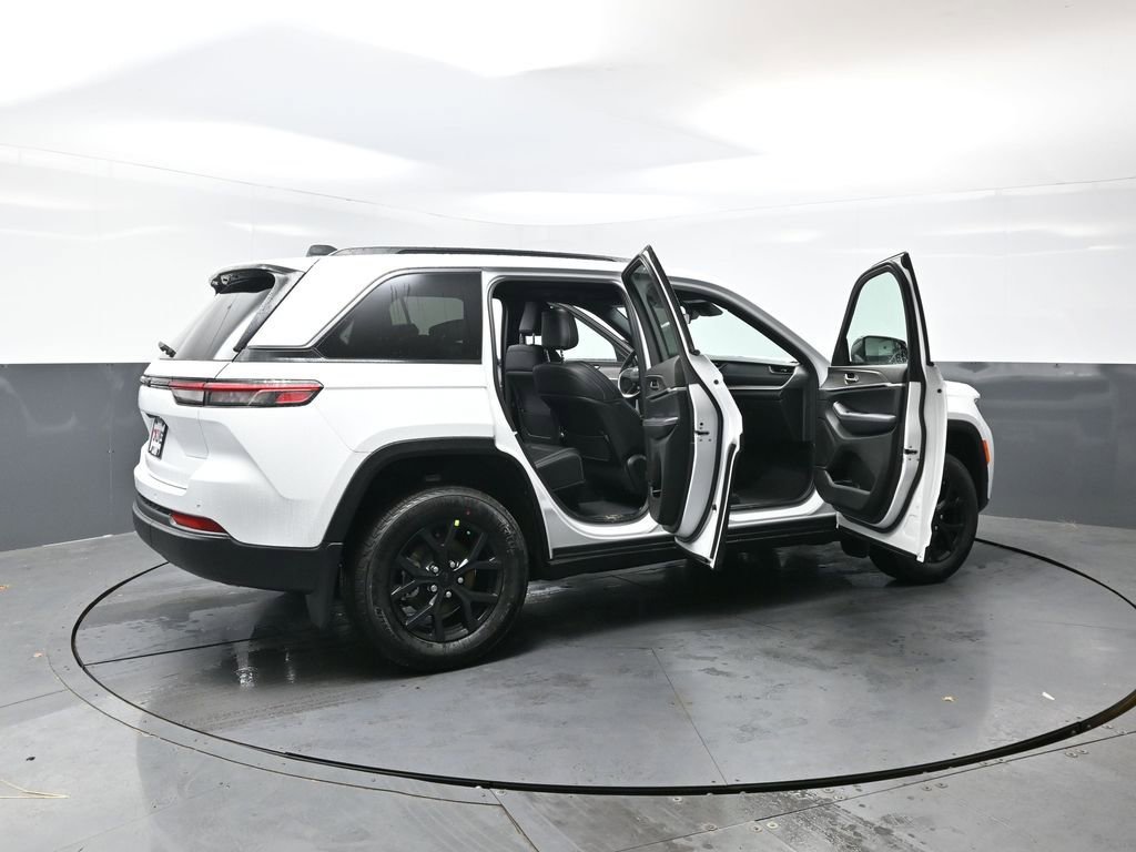 New 2026 Jeep Grand Cherokee Altitude image 44