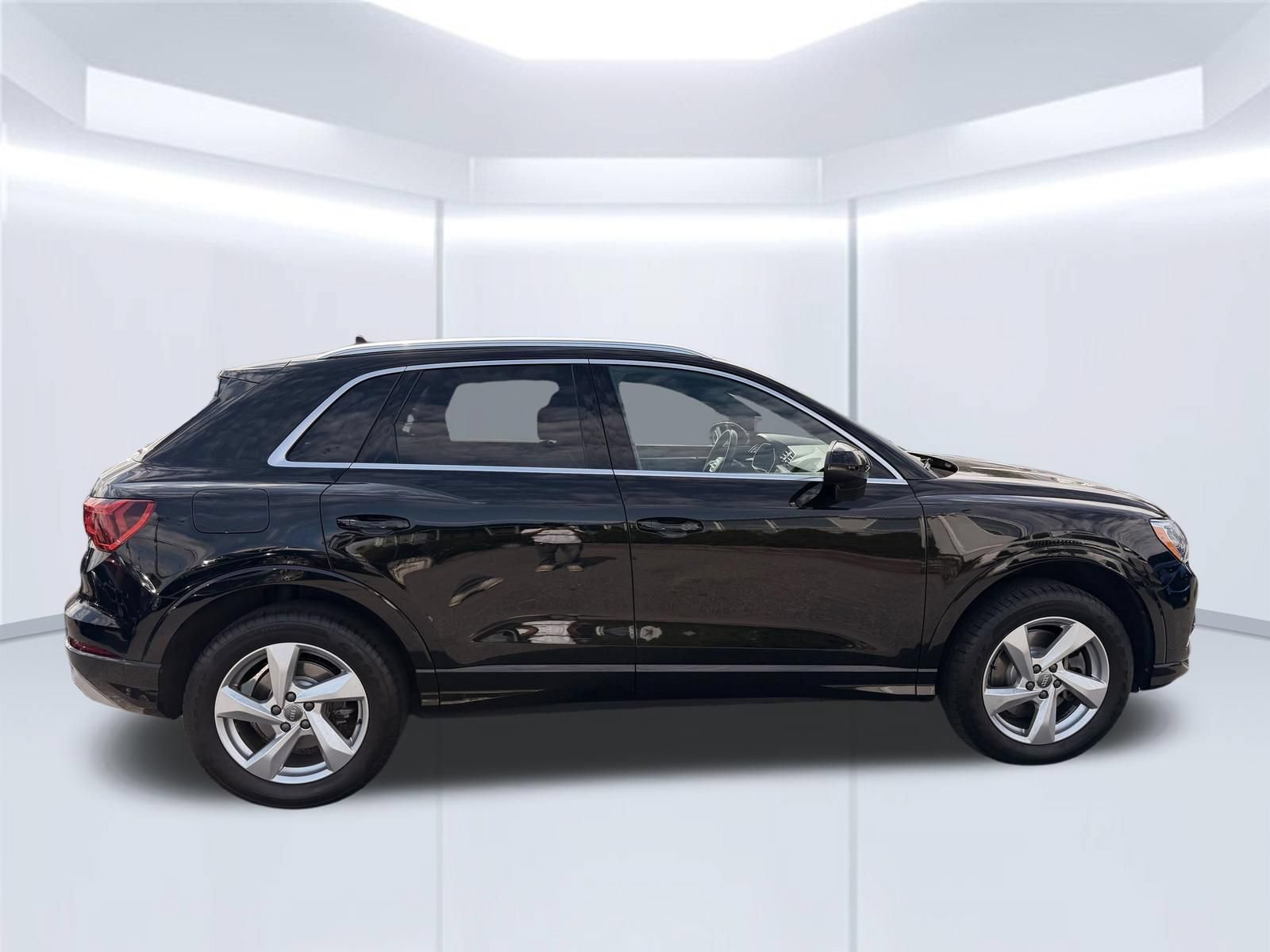 Used 2020 Audi Q3 2.0T Premium w/ Convenience Package AWD/4WD image 4