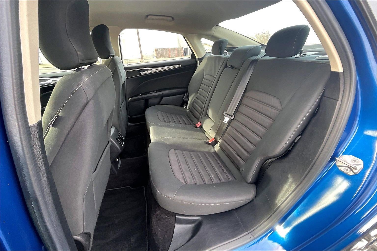 Used 2017 Ford Fusion SE w/ Fusion SE Technology Package image 17