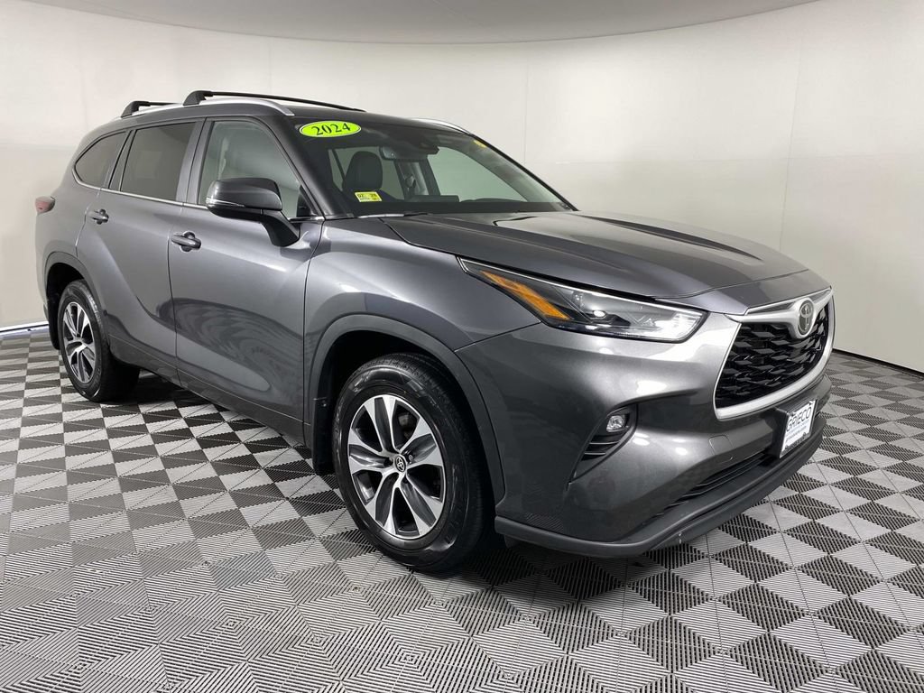 Used 2024 Toyota Highlander XLE AWD/4WD video 1