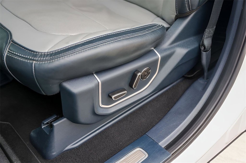 Used 2022 Ford F350 Limited image 27