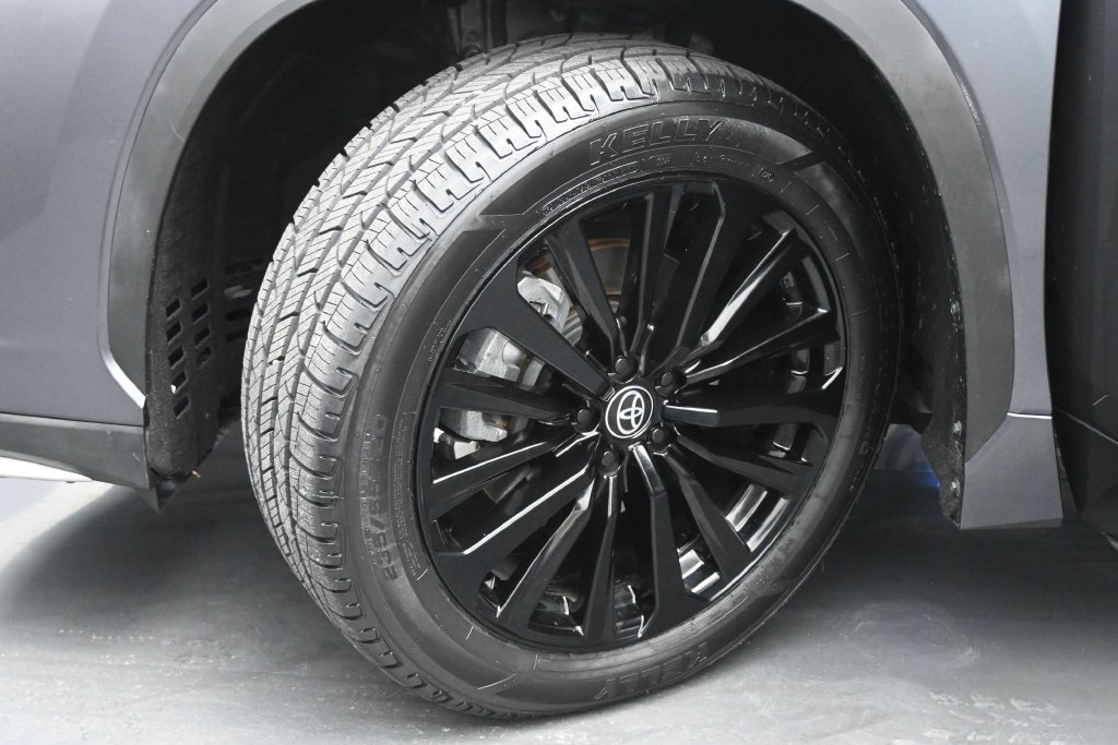 Used 2023 Toyota Highlander XSE FWD image 22