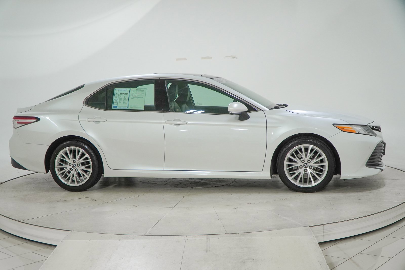 Used 2018 Toyota Camry XLE image 13